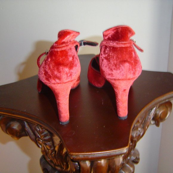 CHRISTIAN DIOR PARIS DEEP RED VELVET PUMPS HEELS ITALY 37.5 US 7.5 - Picture 4 of 16